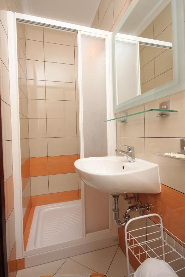 Apartment Mali Losinj 7879B Exterior photo
