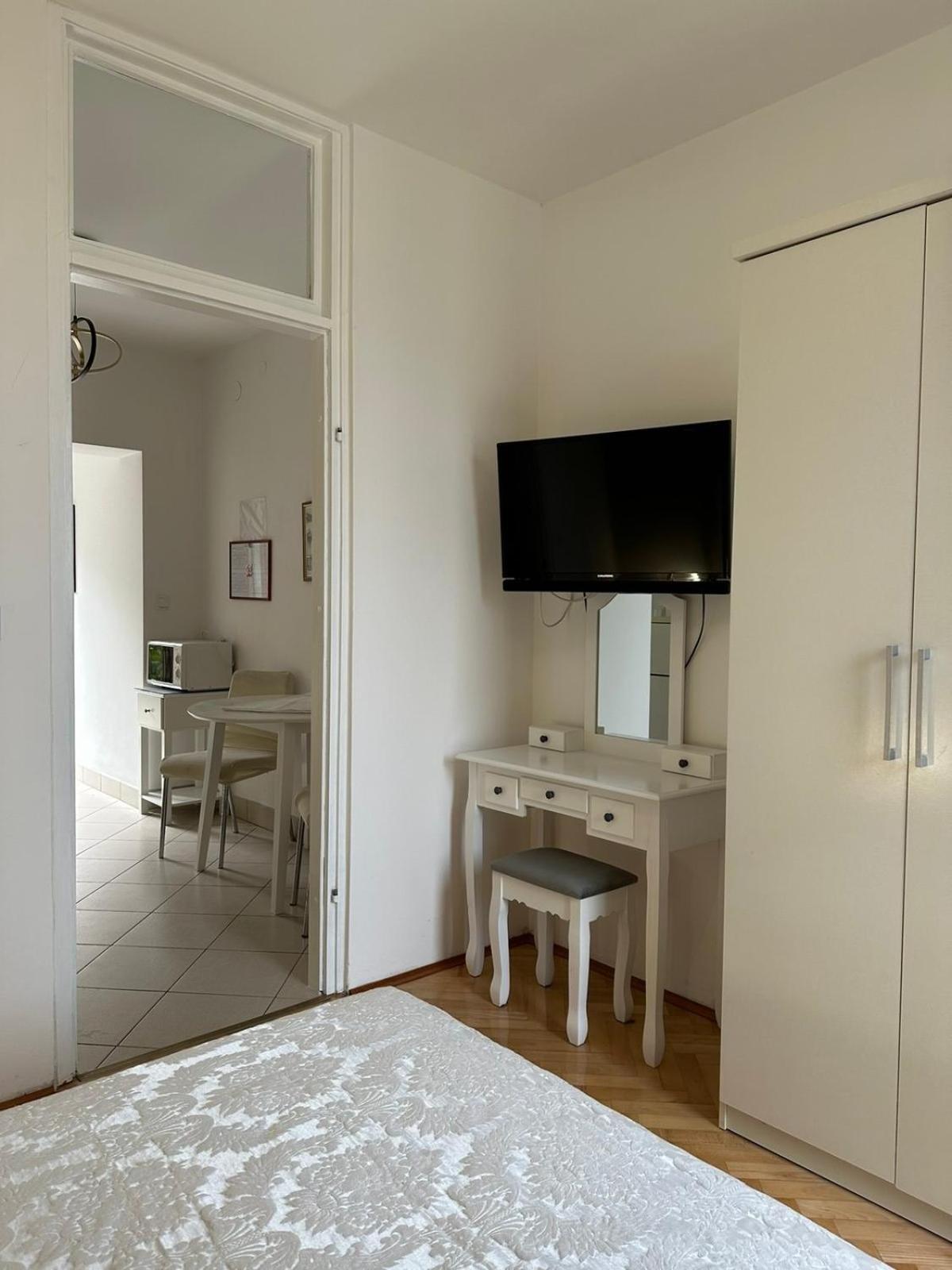 Apartment Mali Losinj 7879B Exterior photo